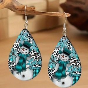 Let it snow wooden snowman earrings! ❄️⛄️